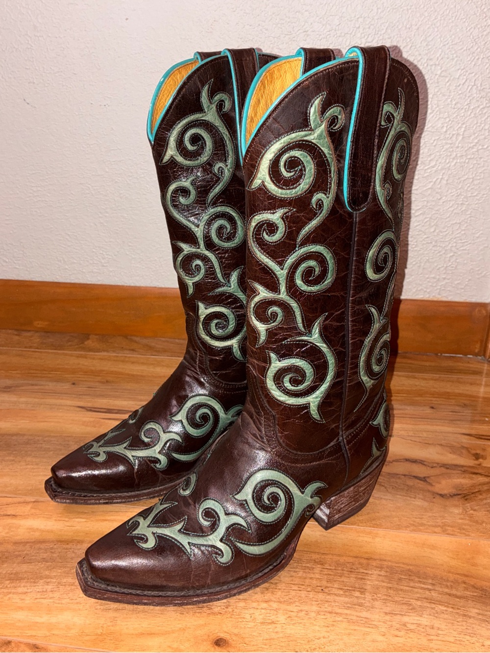 Cavenders Women’s Teal Scroll Inlay Snip Toe Cowboy/Cowgirl Boots- size 6.5 B
